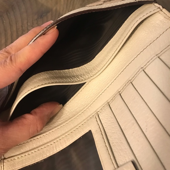 Authentic Gucci Bifold Wallet - Picture 10 of 16